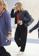 Scarlett Johansson - JFK Airport in New York 10/03/2019 фото №1224417