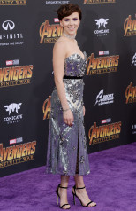 Scarlett Johansson – “Avengers: Infinity War” Premiere in LA фото №1064812