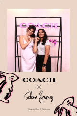 Selena Gomez - Coach Hosts Meet + Greet at The Grove in LA 09/05/2018 фото №1101813