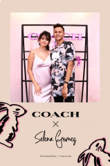 Selena Gomez - Coach Hosts Meet + Greet at The Grove in LA 09/05/2018 фото №1101815