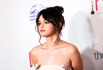 Selena Gomez - Hollywood Beauty Awards in Los Angeles 02/06/2020 фото №1245530