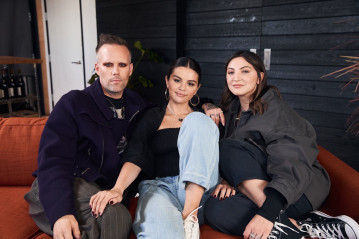 Selena Gomez - Beats 1 New Music Daily in Los Angeles 01/07/2020 фото №1241677