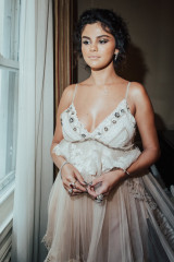 Selena Gomez - Met Gala in New York (Photoshoot) 05/07/2018 фото №1068448