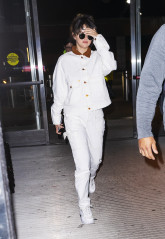 Selena Gomez - JFK Airport in New York 01/15/2020 фото №1242610
