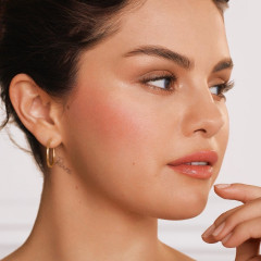 Selena Gomez - Rare Beauty Summer Collection 2020 фото №1272656