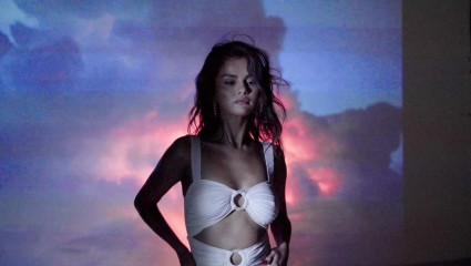 Selena Gomez - Music Video 'Baila Conmigo' (2021) фото №1291203