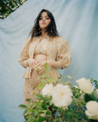 Selena Gomez by Nadine Ijewere for Vogue US (April 2021) фото №1291488