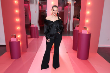 Selena Gomez - Rare Beauty 'Soft Pinch Tinted Lip Oil' Launch in NY 03/29/2023 фото №1367856