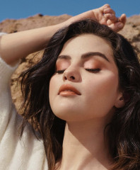 Selena Gomez for 'Rare Beauty' // 2021 фото №1295054