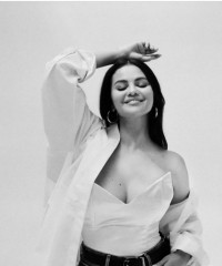 Selena Gomez for WWD Magazine, December 2023 фото №1409449