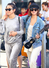 Selena Gomez at Sydney Airport 03/19/2018 фото №1055226