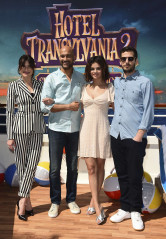 Selena Gomez – ‘Hotel Transylvania 3: Summer Vacation’ Photocall in Culver City фото №1061433