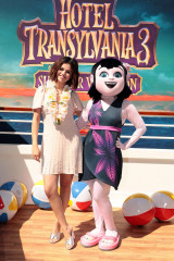 Selena Gomez – ‘Hotel Transylvania 3: Summer Vacation’ Photocall in Culver City фото №1061434