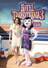 Selena Gomez – ‘Hotel Transylvania 3: Summer Vacation’ Photocall in Culver City фото №1061439