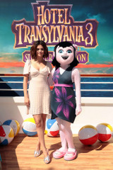 Selena Gomez – ‘Hotel Transylvania 3: Summer Vacation’ Photocall in Culver City фото №1061440