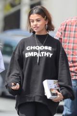 Selena Gomez in “Choose Empathy” Shirt – Heads to Lunch in Studio City фото №1056761