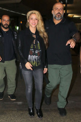   Shakira arrives at Sao Paulo Airport фото №927804