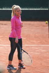 Shakira at a Luxury tennis club in Barcelona фото №944337