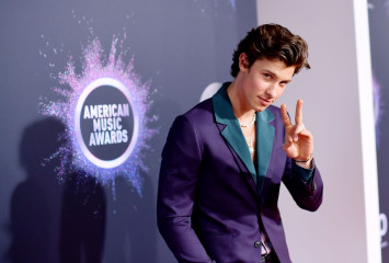 Shawn Mendes - American Music Awards in Los Angeles 11/24/2019 фото №1234370