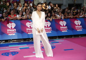 Shay Mitchell – iHeartRadio MuchMusic Video Awards in Toronto фото №976120
