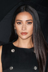 Shay Mitchell - LV Womenswear F/W show Paris Fashion Week, March 5, 2024 фото №1390462