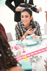 Shay Mitchell – Tiffany and Co.Celebrate the Holidays With a Girls Night in LA фото №1122517