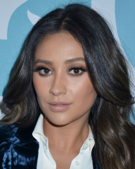 Shay Mitchell at 9th Annual Shorty Awards in New York 04/23/2017 фото №958634