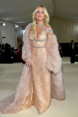 Sienna Miller - MET Gala 2021: In America. A Lexicon Of Fashion 09/13/2021 фото №1320439