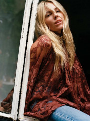 Sienna Miller for How To Spend It 08-03-2024 фото №1406598