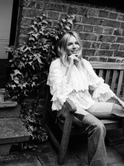 Sienna Miller for How To Spend It 08-03-2024 фото №1406599