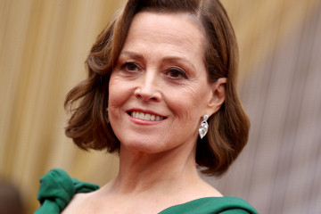 Sigourney Weaver - 92nd Annual Academy Awards (Arrival) / 09.02.2020 фото №1271200