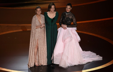 Sigourney Weaver - 92nd Annual Academy Awards (Show) / 09.02.2020 фото №1271196