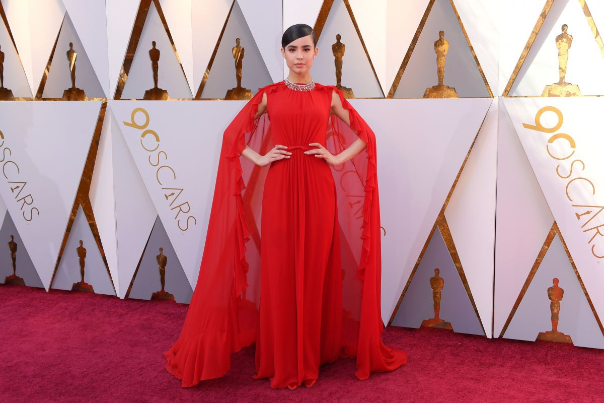 София Карсон - Sofia Carson фото №1049617 - Sofia Carson at Oscar 2018 ...