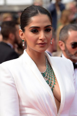 Sonam Kapoor 'Once Upon a Time In... Hollywood' premiere, Cannes 21.05.2019 фото №1265908