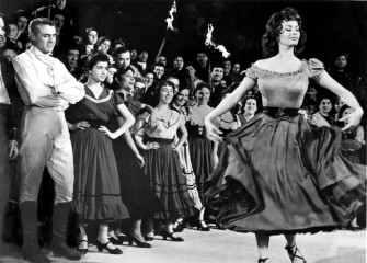 Софи Лорен - Гордость и страсть 1957 год фото №1147628