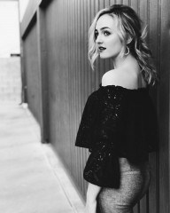 Sophie Reynolds – Social Media фото №1046052