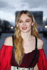 Sophie Turner - LV Womenswear F/W show Paris Fashion Week, March 5, 2024 фото №1390455