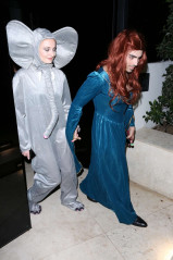Sophie Turner and Joe Jonas – Attend a Halloween party in Los Angeles фото №1112492