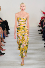 Carolina Herrera Spring/Summer 2023 Fashion Show in New York фото №1351278