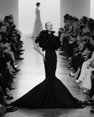 Stella Maxwell for Elie Saab Spring 2025 Couture фото №1411861
