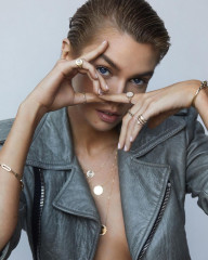 Stella Maxwell by Adam Franzino for Logan Hollowell Jewellery // 2020 фото №1290391