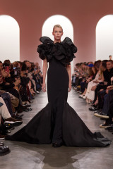 Stella Maxwell for Elie Saab Spring 2025 Couture фото №1411863