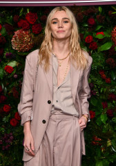 Suki Waterhouse – Evening Standard Theatre Awards 2019 in London фото №1235437