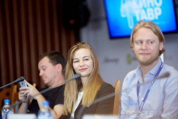Светлана Устинова и Илья Стюарт - на пресс-конференции в рамках Кинотавра в Сочи фото №1037146