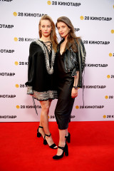 Светлана Устинова и Илья Стюарт - на открытии Кинотавра в Сочи фото №1037136