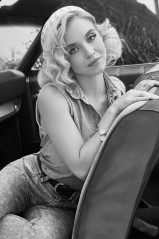 Sydney Sweeney by Kenneth Cappello for Guess 'Anna Nicole Smith Collection' 2021 фото №1371280
