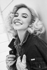 Sydney Sweeney by Kenneth Cappello for Guess 'Anna Nicole Smith Collection' 2021 фото №1371283