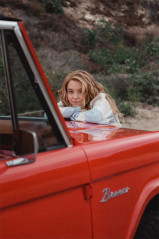 Sydney Sweeney - Ford x Dickies 'Build Ford Proud' Summer 2023 фото №1368110