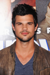 Taylor Lautner фото №689401