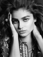 Taylor Hill - photoshoot for Vogue Mexico by Terry Tsiliolis фото №972567